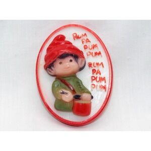 VTG Little Drummer Boy 1975‎ HALLMARK Pin Brooch Plastic 3D - RUM PA PUM PUM